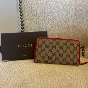 GUCCI Zip Around Wallet